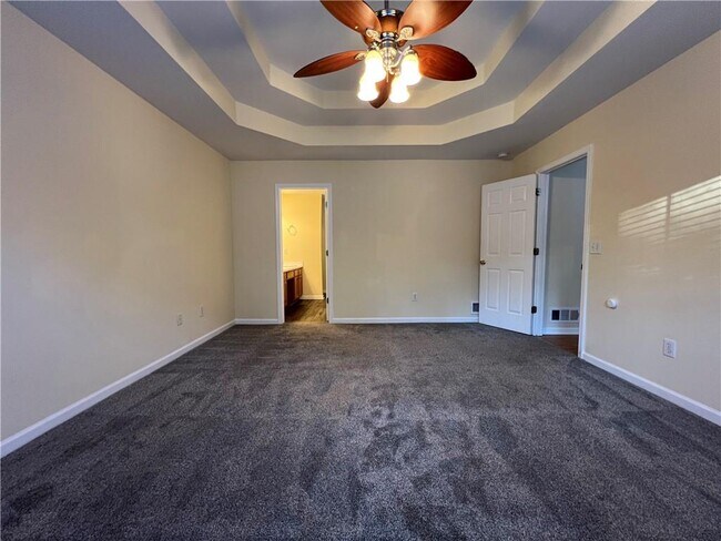 Building Photo - 2705 Waymar Dr SW