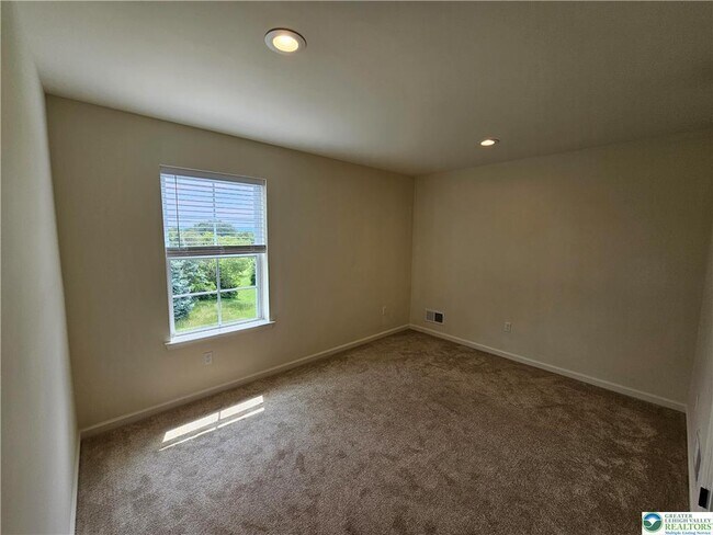 Building Photo - 1601 Greystone Cir