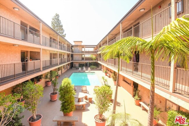 Building Photo - 2501 W Redondo Beach Blvd