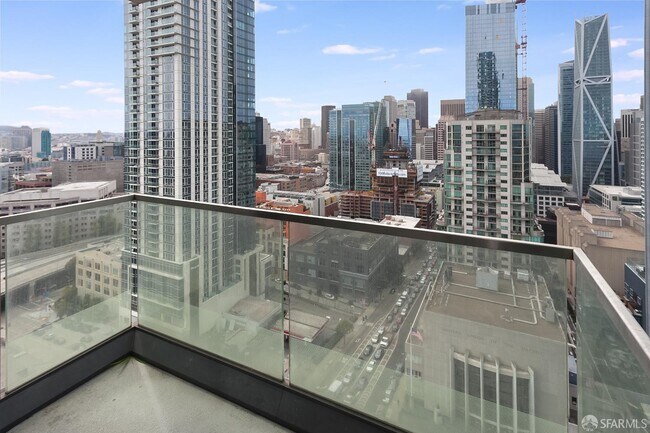 Building Photo - 425 1st St
