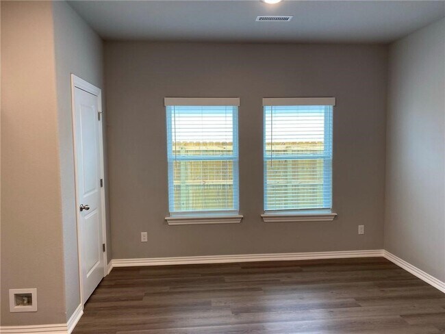 Building Photo - 221 Williams ct