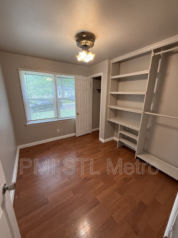 Building Photo - 1230 Roxton Dr