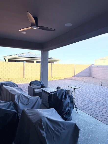 Building Photo - 620 W Calle El Tramo