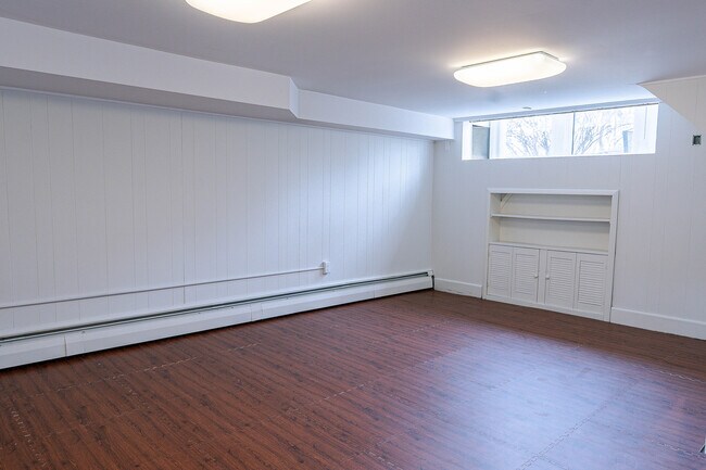 Building Photo - 41 Potter St