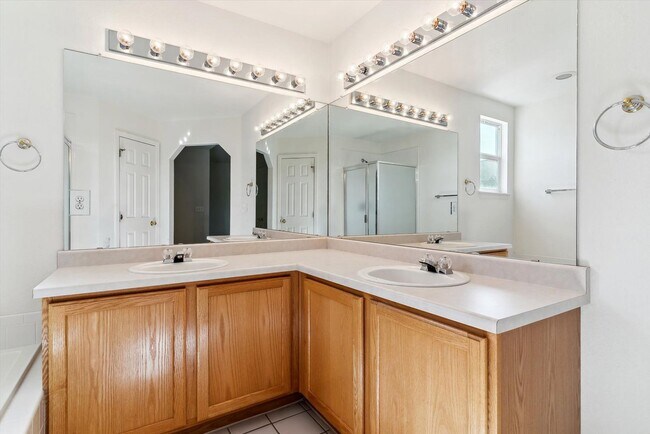 Building Photo - Spacious 3 Bed, 2.5 Bath Home In Sterling ...