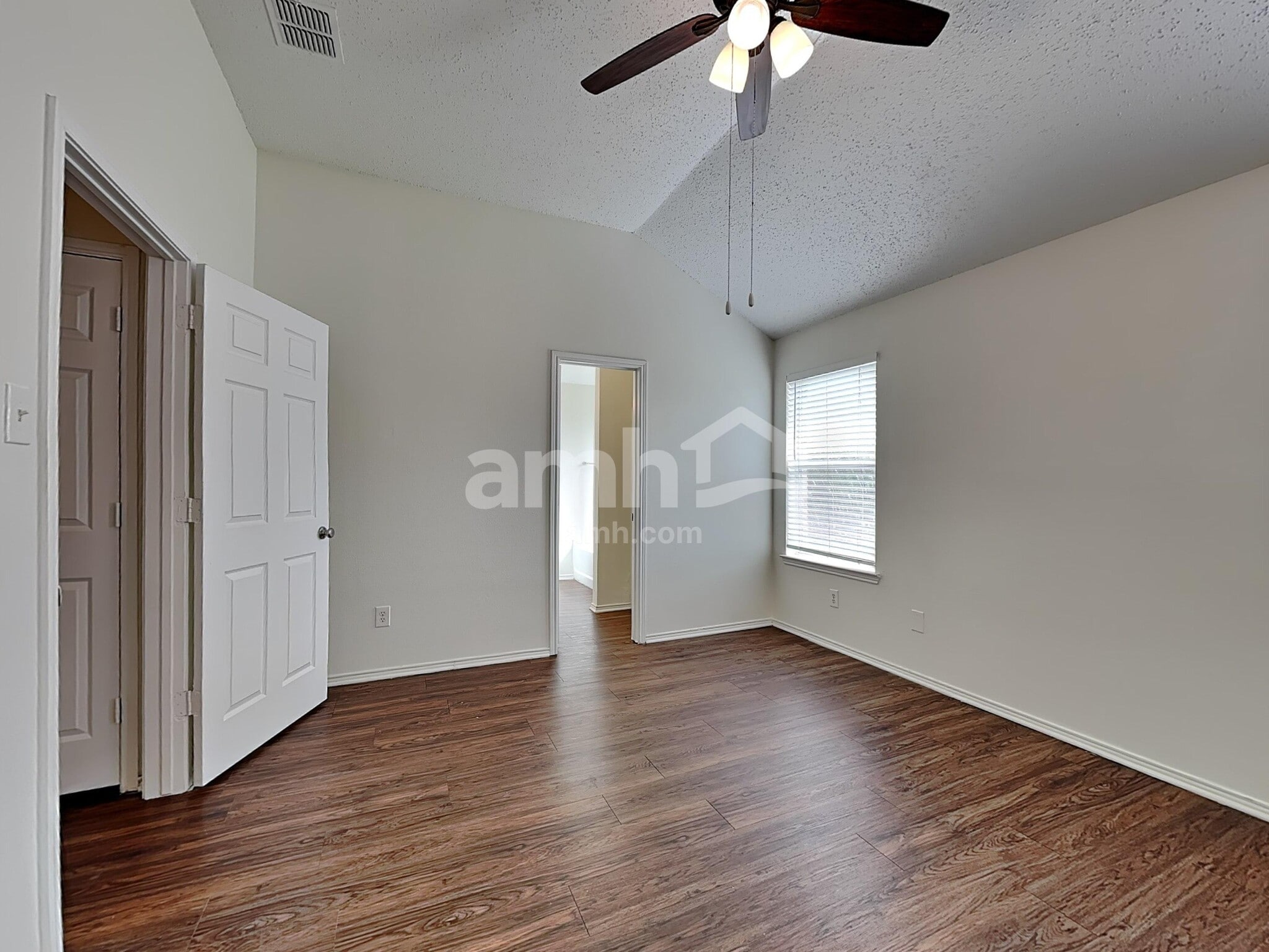Building Photo - 2043 Wildwood Dr