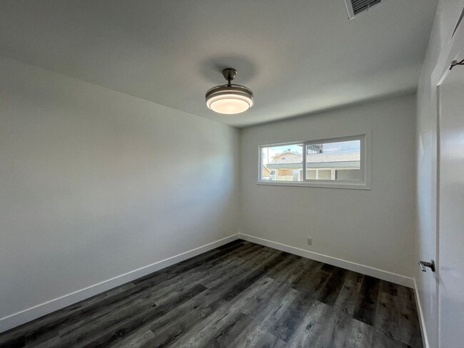 Building Photo - Cozy 2 bedrooms house + 1 bath.  Newly upg...