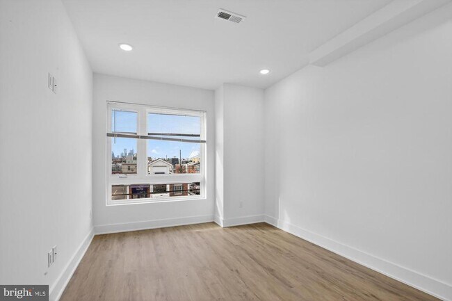 Building Photo - 2331 E York St