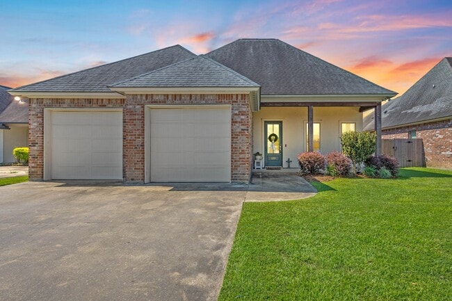 Primary Photo - Luxury Living in The Woodlands - COMING SO...