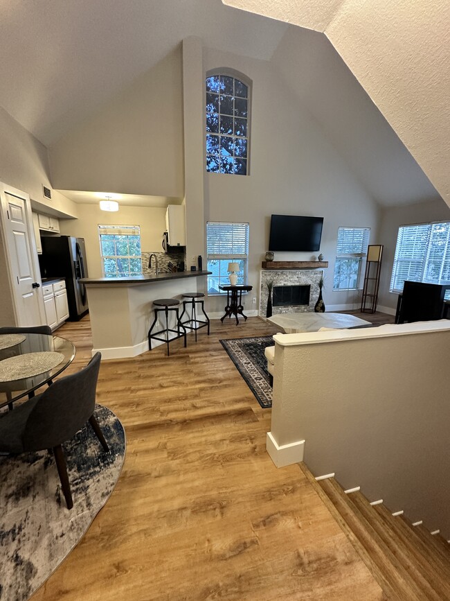 Building Photo - 13703 Richmond Park Dr N