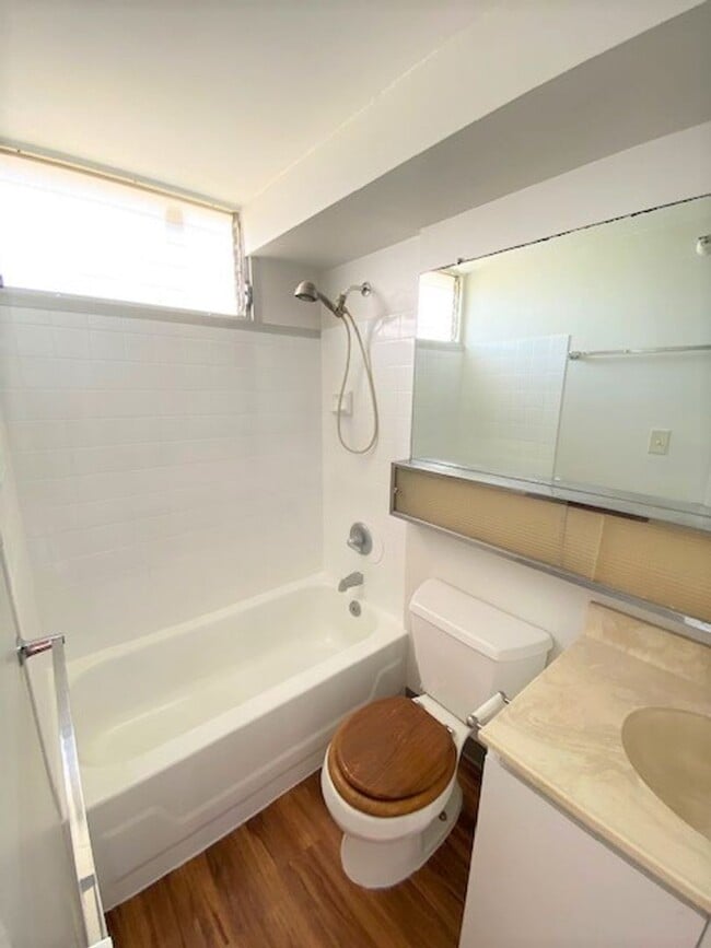 Building Photo - Studio unit at Century Park Plaza