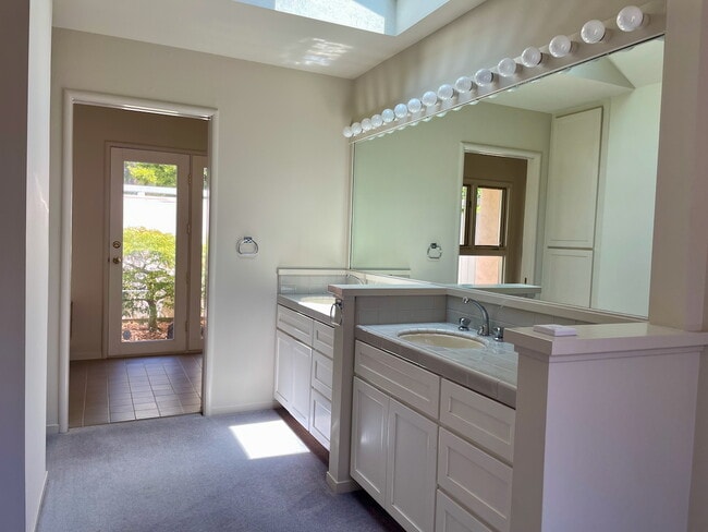 Building Photo - 138 Bradley Dr