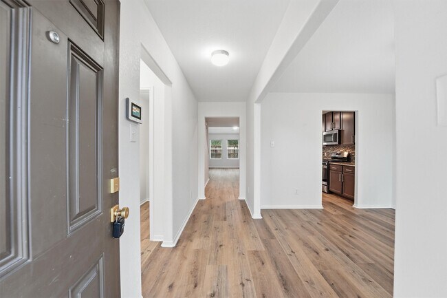 Building Photo - 16417 Olive Sparrow Dr
