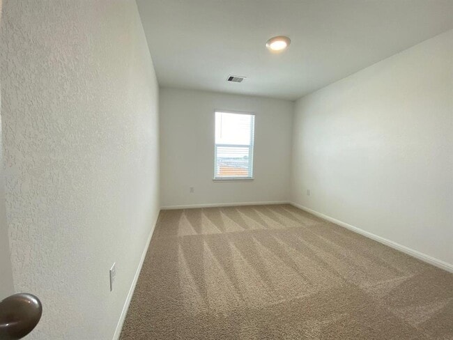 Building Photo - 241 Saide St