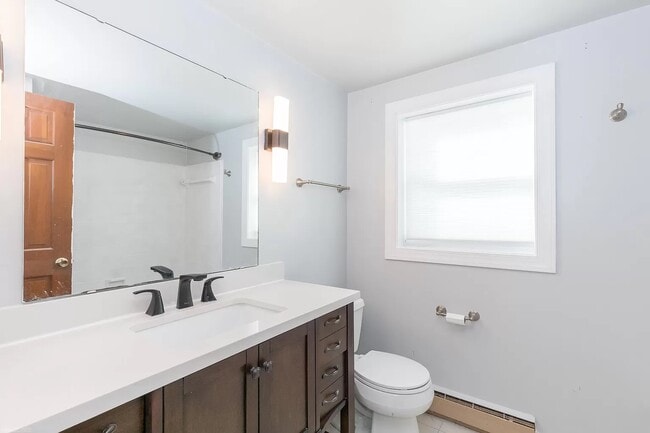 second bathroom - 1105 Golfview Dr