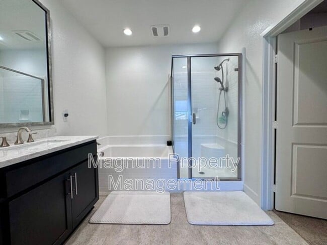 Building Photo - 38572 Rosegate Pl