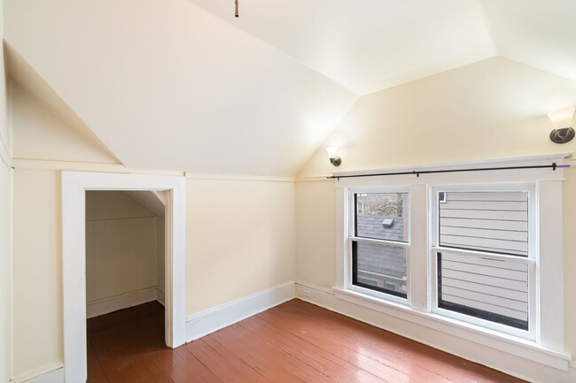 Building Photo - 4036 SE 63rd Ave