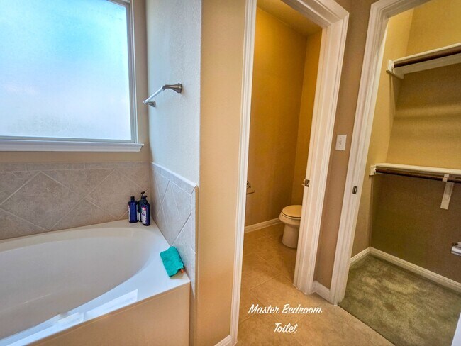 Building Photo - 301 Silver Trl