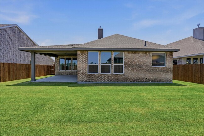 Building Photo - 2105 Bluebird Ln