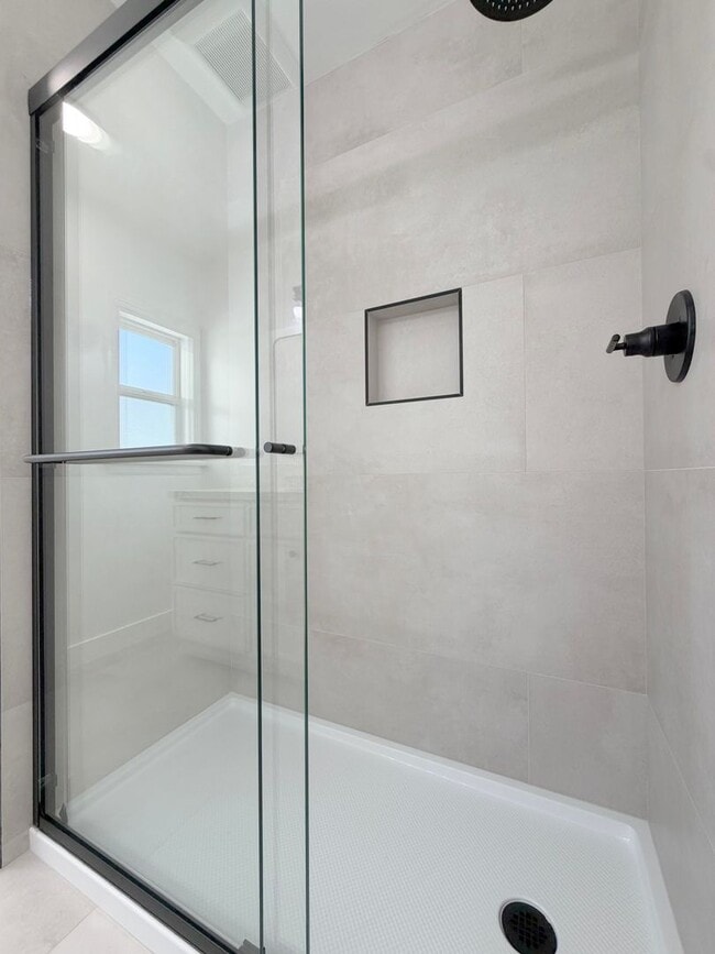 Building Photo - Alhambra Dr