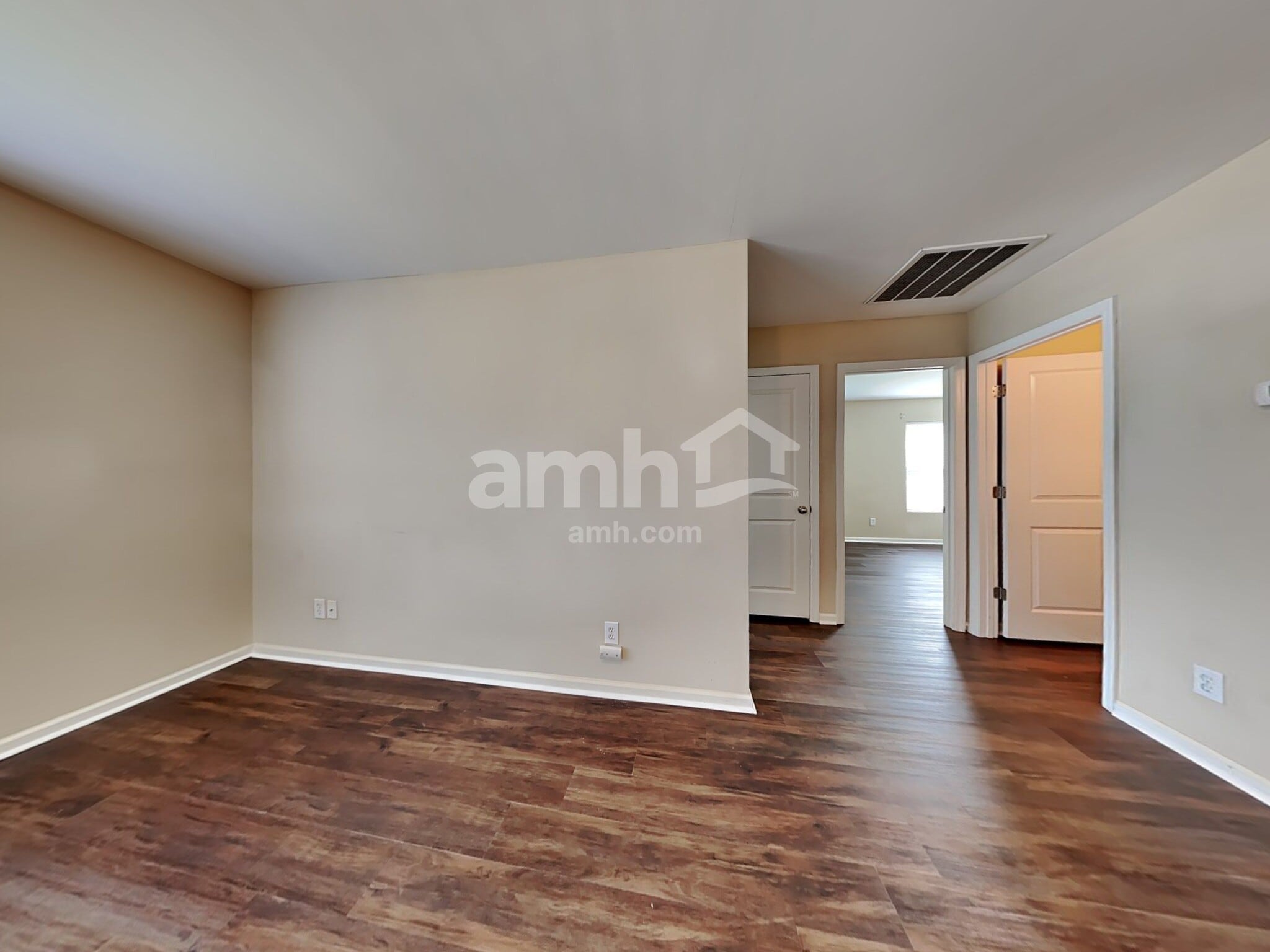 Building Photo - 910 Laurel Oaks Ln