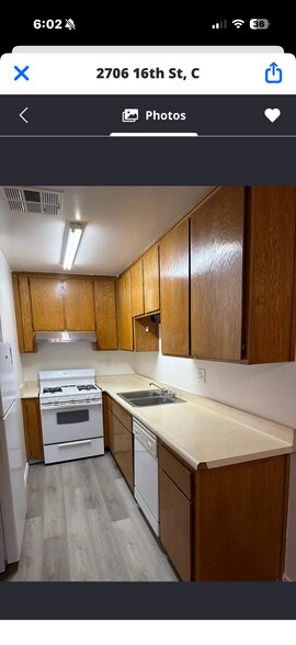 Kitchen/ comes with fridge - 2706 16th St