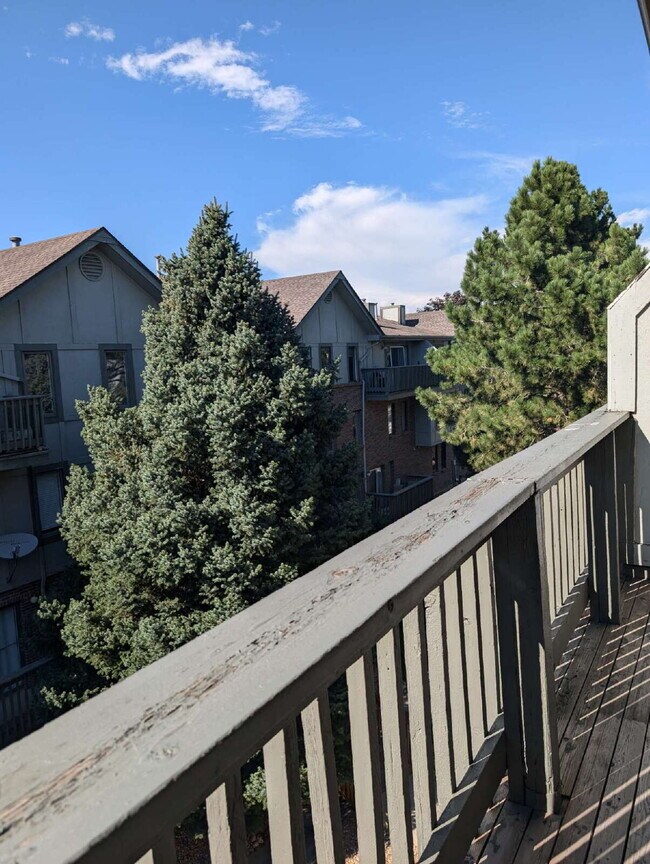 Building Photo - "Charming 2-Bed, 2-Bath Condo in Englewood...