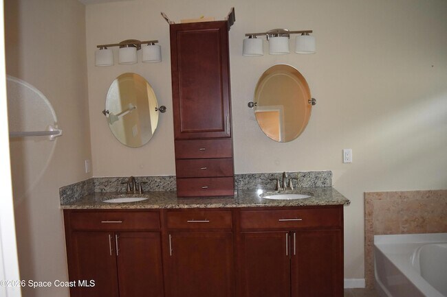 Building Photo - 518 Dillard Dr SE