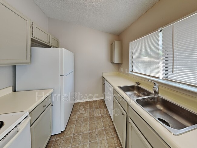 Building Photo - 9739 Hidden Brook