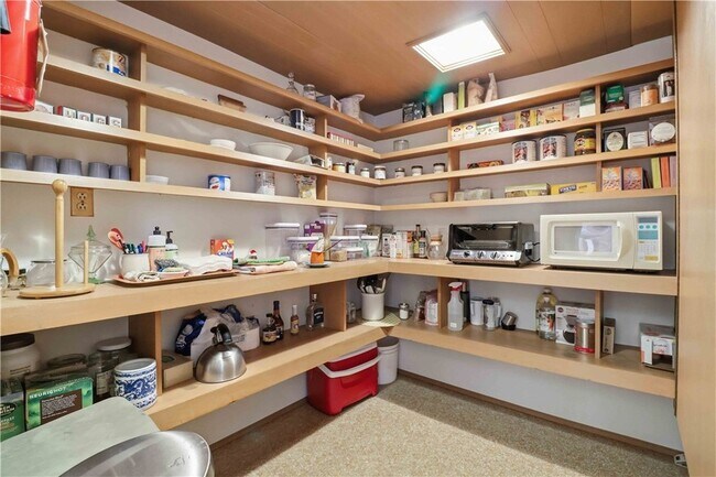 Building Photo - 951 Pembroke Rd