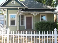 Building Photo - Adorable downtown Grass Valley Bungalow