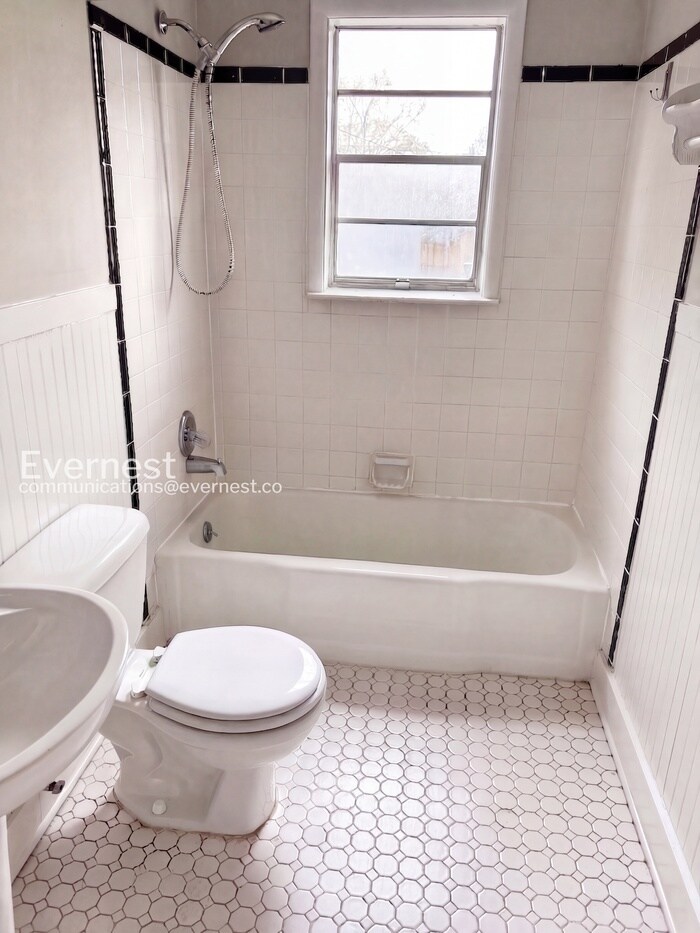 Building Photo - 4601 7th Ct S