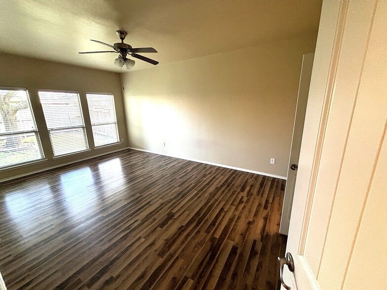 Building Photo - 9717 Sand Trap Dr