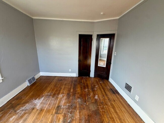 Building Photo - 4287 W Grand St