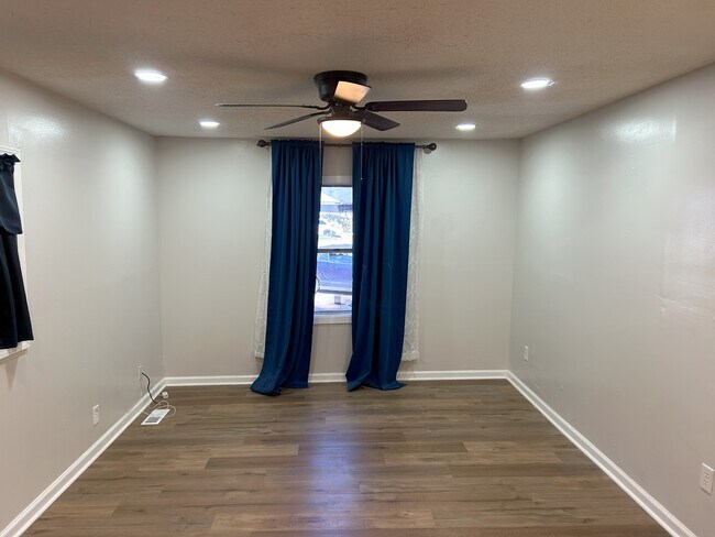 Building Photo - 3815 Ridgecrest Cir SW