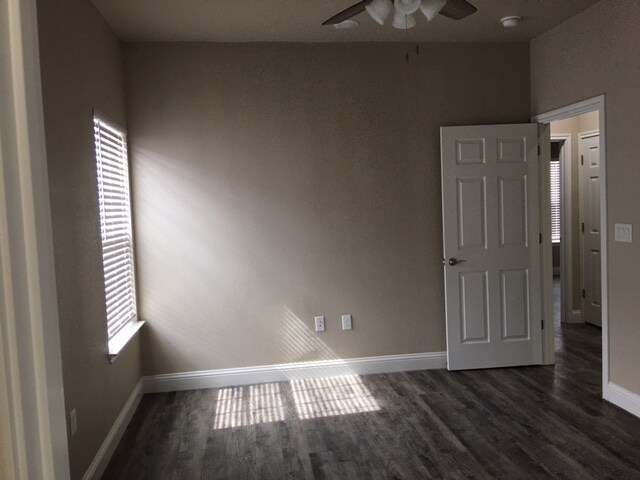 Large Master Bedroom - 2632 E 14th St