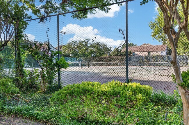 Building Photo - 10053 Westpark Dr