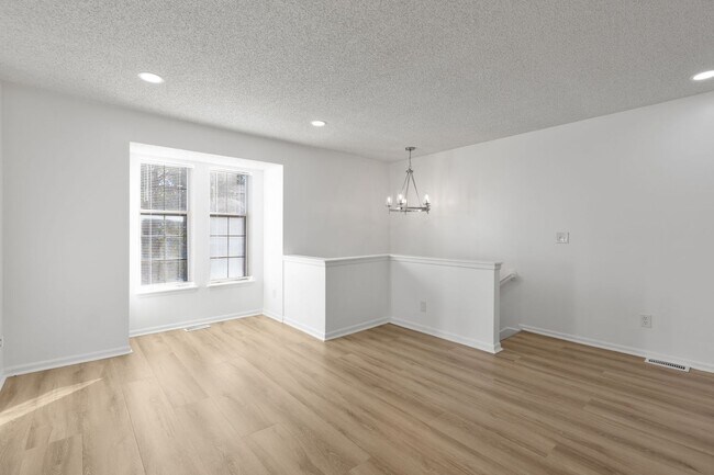 Building Photo - Just Listed! Step into one of the Northlan...