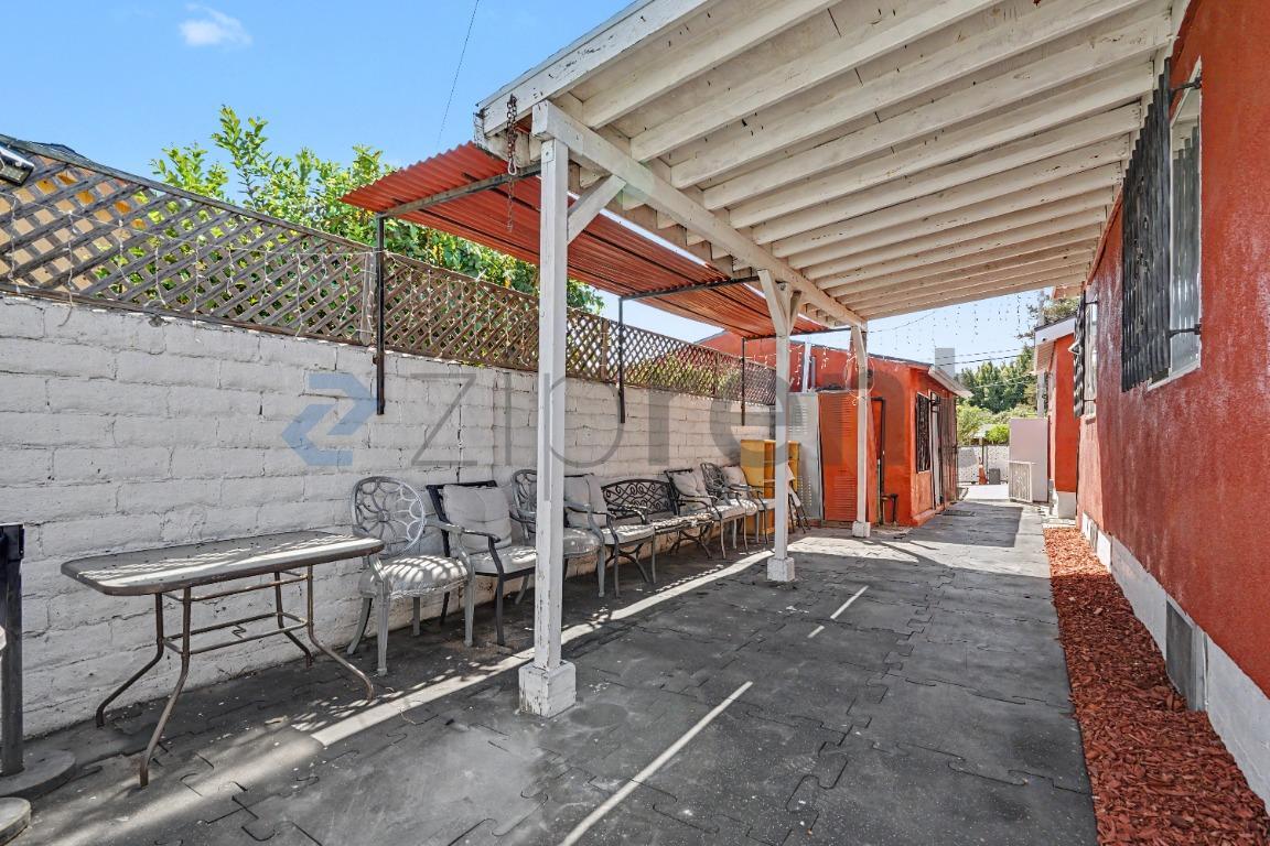 Building Photo - 1208 Field Ave