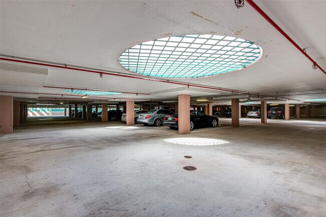 Building Photo - 100 SE 5th Ave