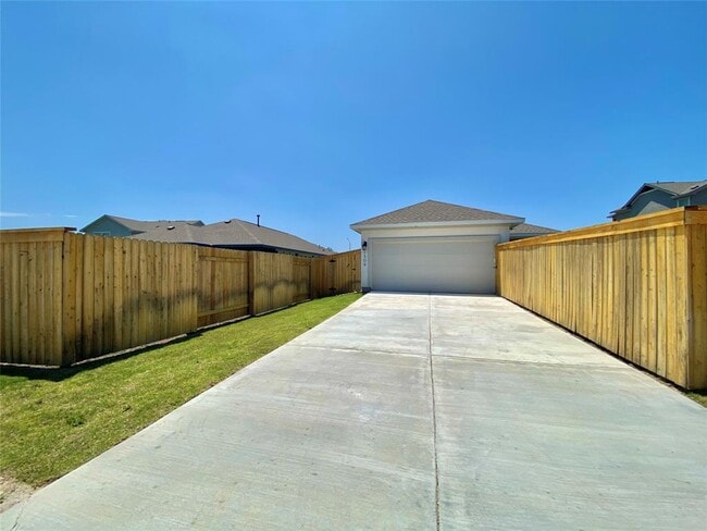Building Photo - 1509 Longhorn Ranch Dr