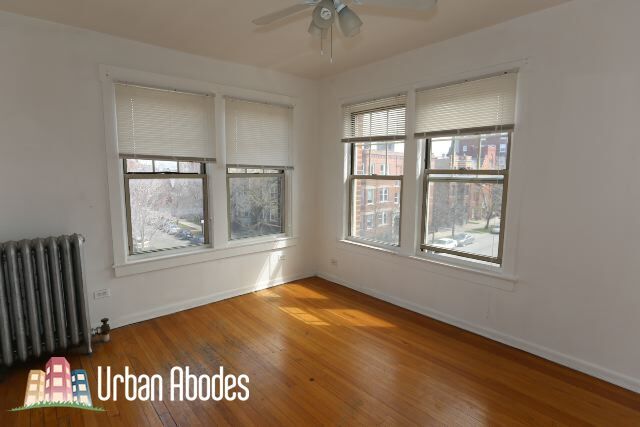 Building Photo - 3257 W Wrightwood Ave