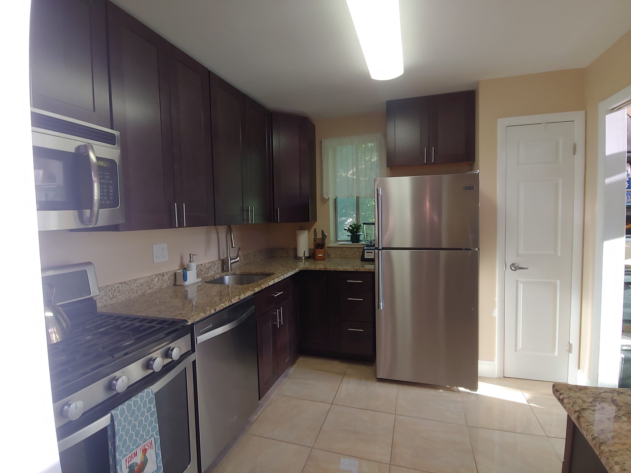 Kitchen - 5578 Burnside Dr