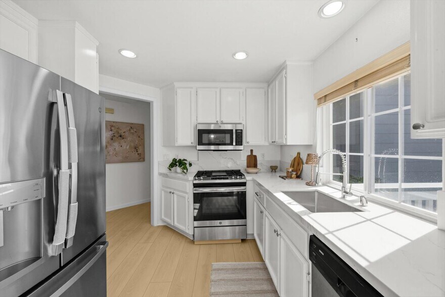 Building Photo - 129 Outlook Cir