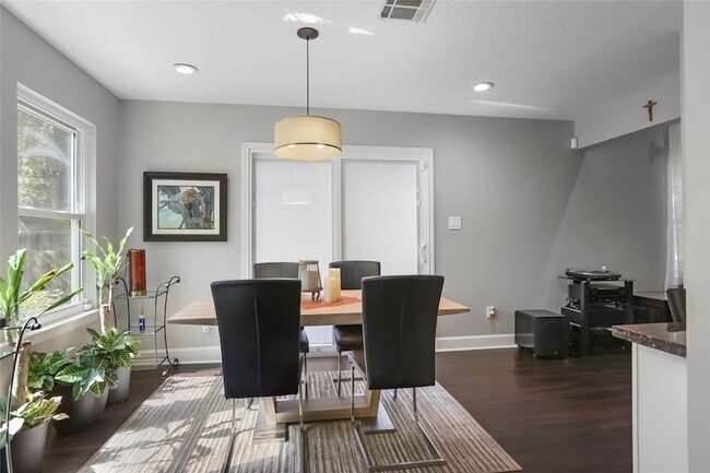 Building Photo - 15 Abbey Brook Pl