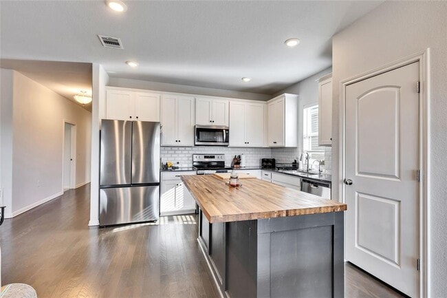 Building Photo - 13004 Titanium St