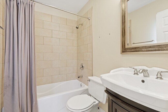 Building Photo - 544 Phillippa St