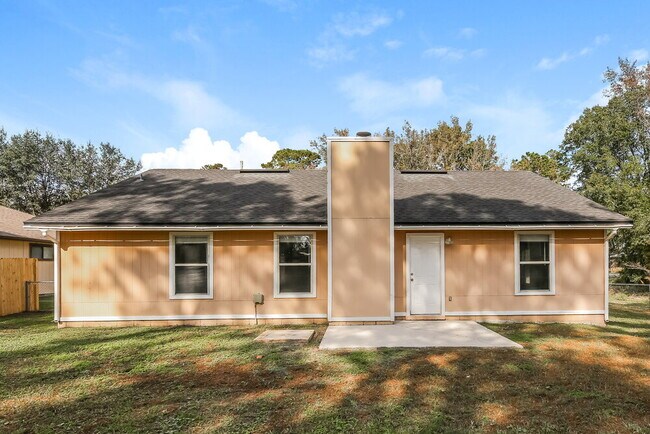 Building Photo - 2115 Center Way