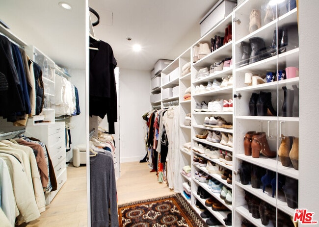 Building Photo - 10520 Wilshire Blvd