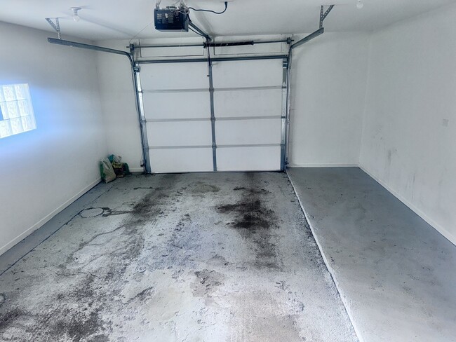 Building Photo - 15119 Meadow Ln